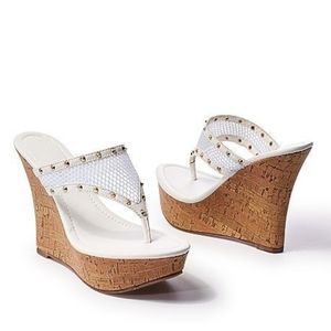 Venus Women's White Mesh Wedge Thong  Sandals. Size 7